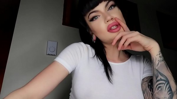 Gorgeous Camgirl Spreads Tight Pussy in HD